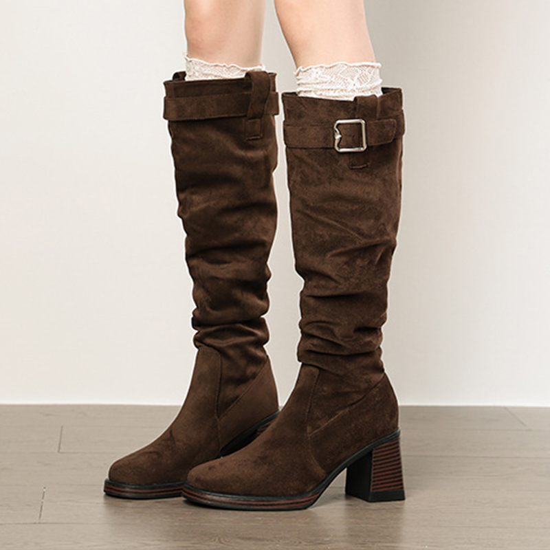 Street Fashion Rome 2026 - Botas Largas de Moda Otoño Invierno