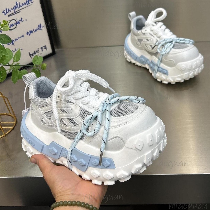 Zapatillas Deportivas de Plata - Street Fashion Female reseña y precio
