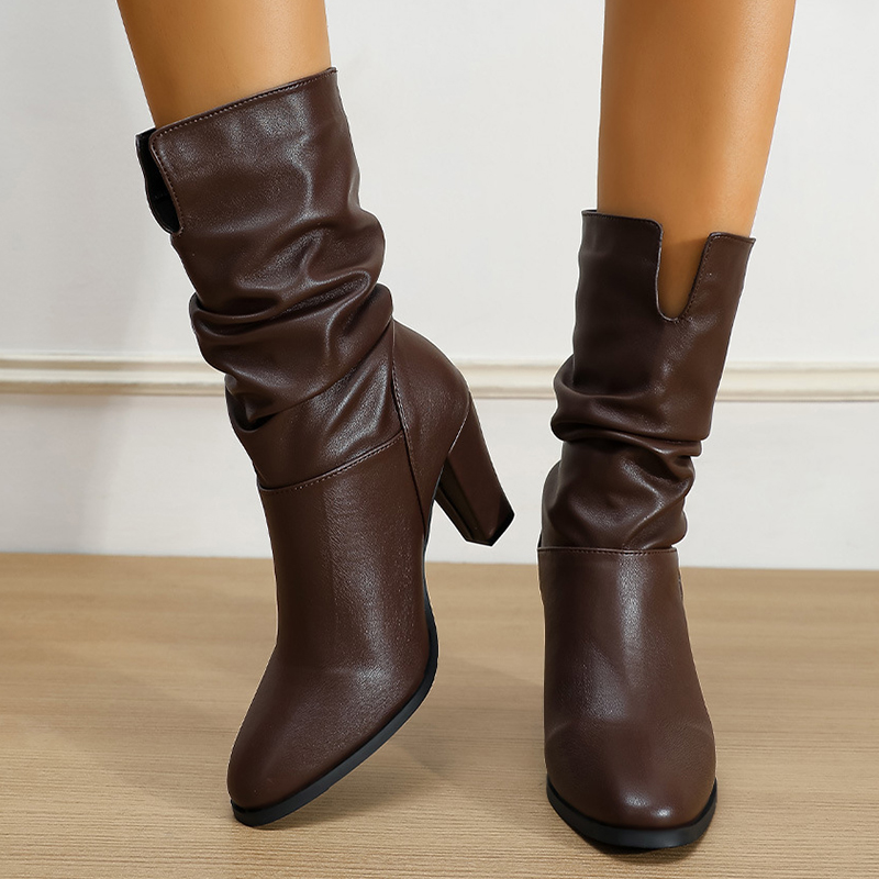 Botas de tobillo de tacón grue - Street Fashion Rome 2026 reseña y precio