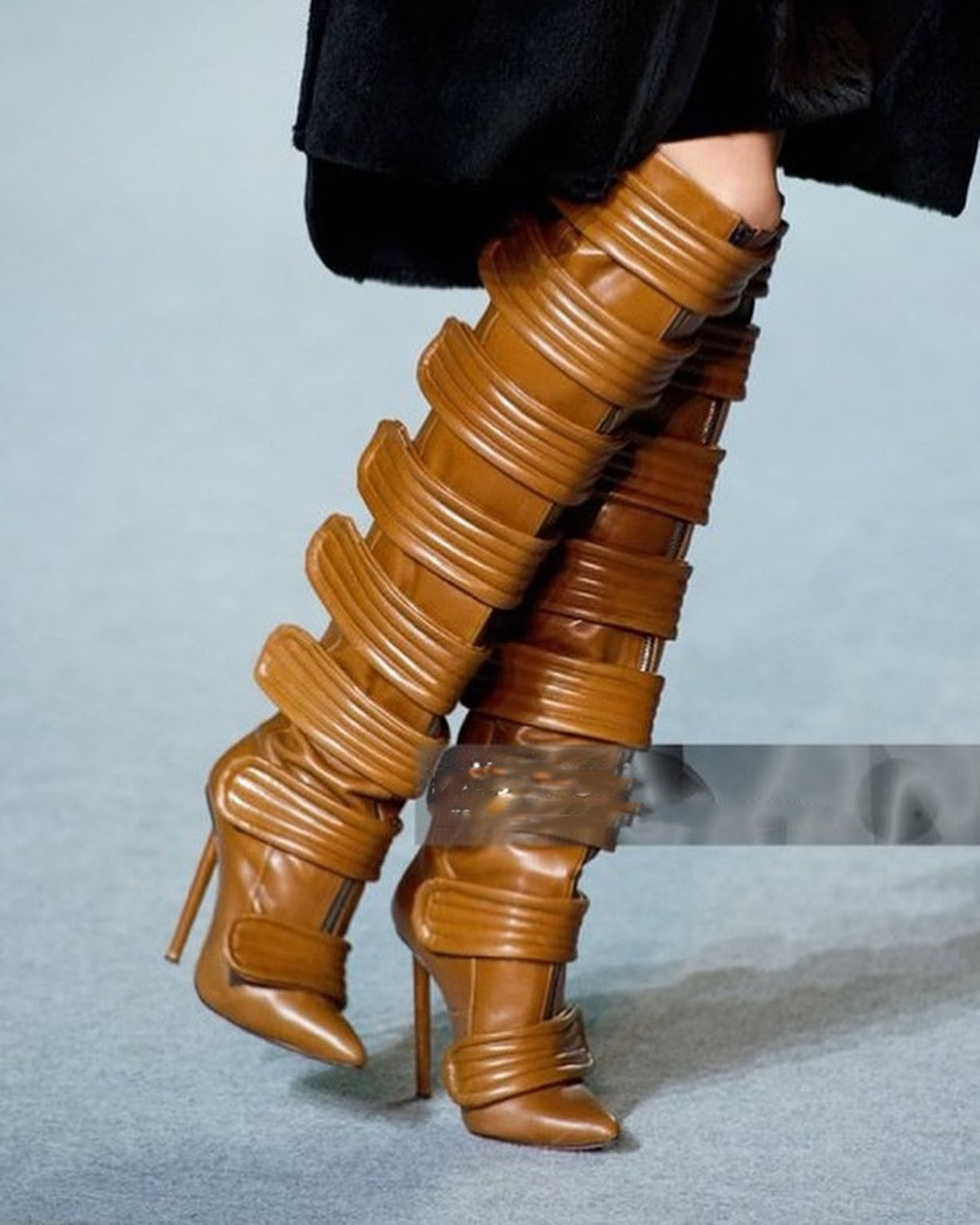 Botas de Tacón Alto con Punta  - Street Fashion Rome 2026 reseña y precio